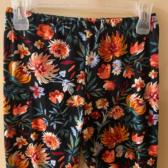 Red Flowers on black leggings - size medium - Picture 2 of 4